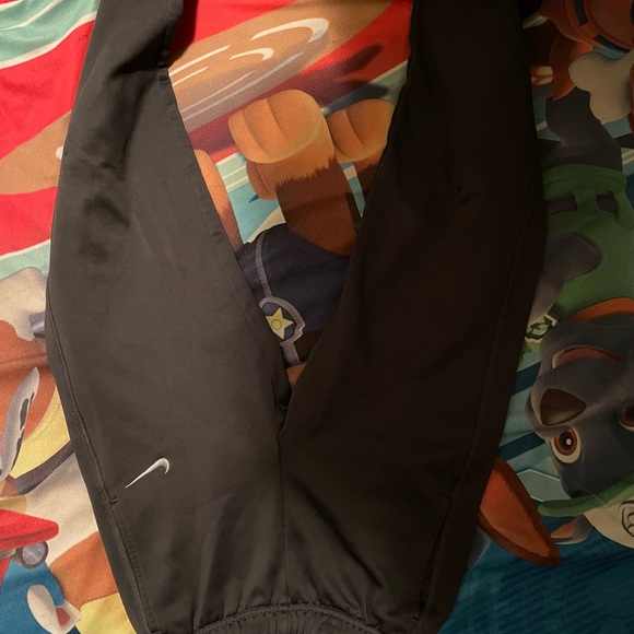 All of these in the bundle are in great condition and most are name brands - Picture 3 of 7